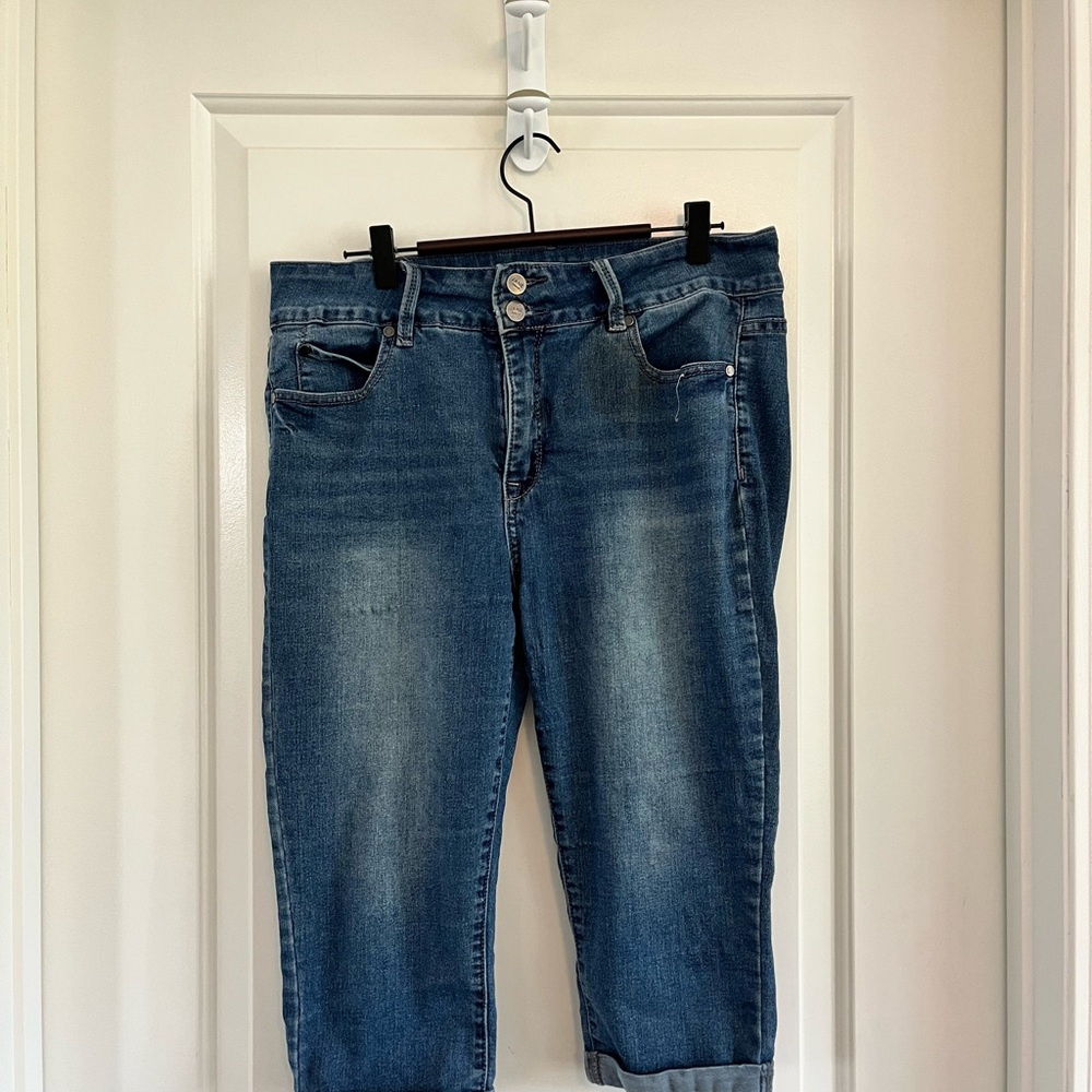 Jane jeans medium rise denim capris size 10